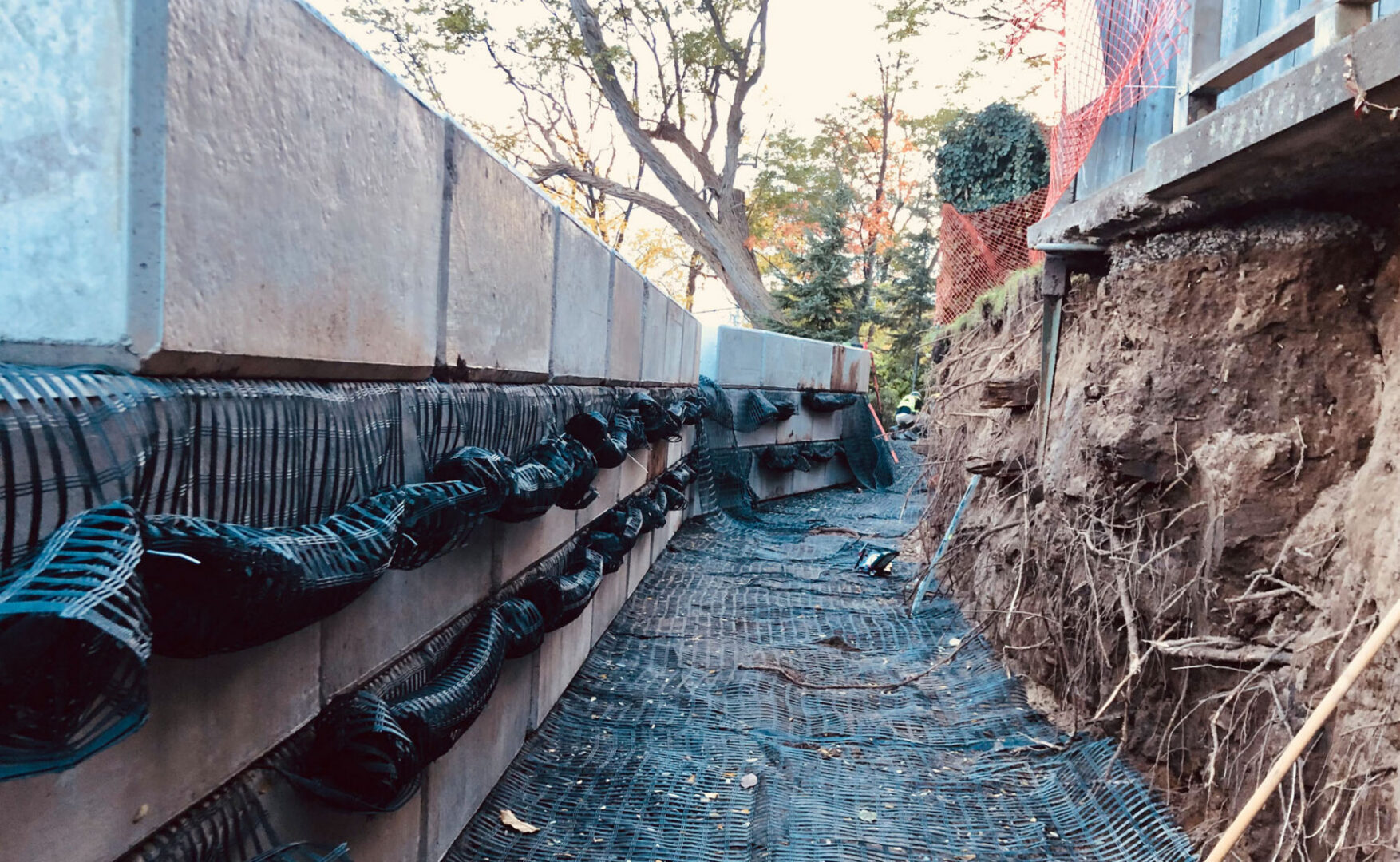 Geogrid layers along retaining wall structure