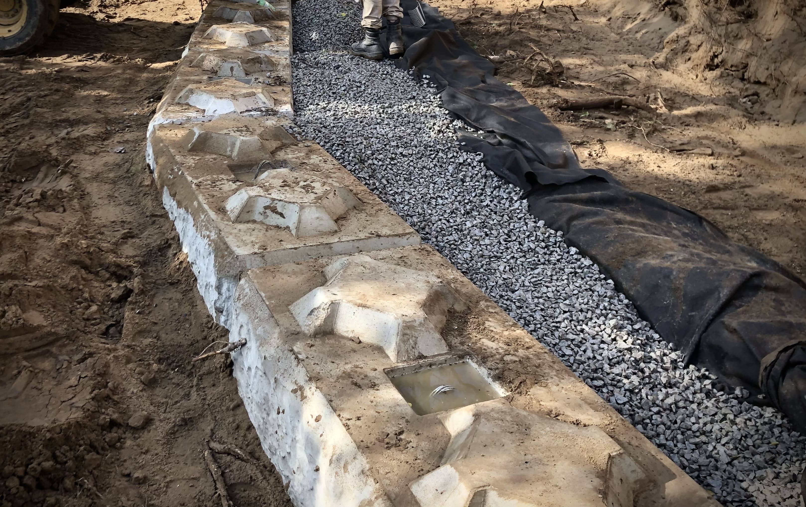 Concrete block retaining wall and gravel drainage